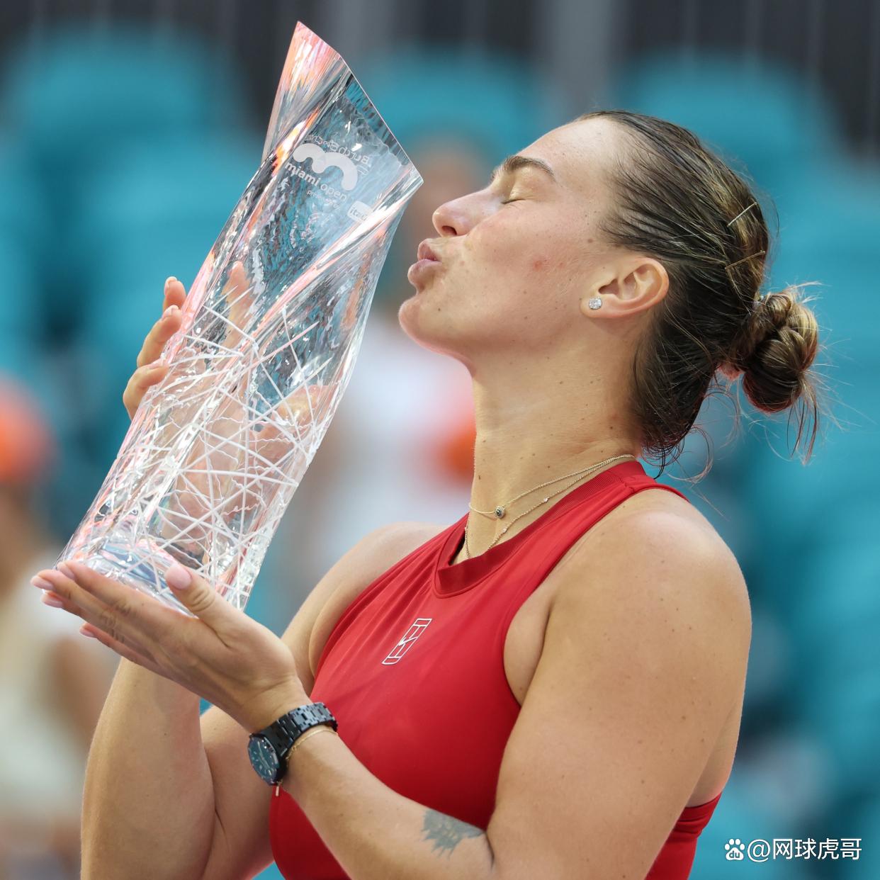 开云-包含阿扎伦卡在巴塞罗那比赛中大胜，挺进下一轮引发热议！的词条